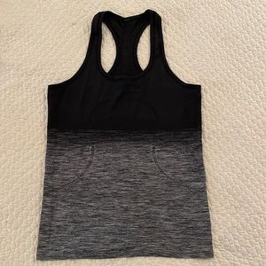 EUC LuLemon run swiftly racerback tank. Size 8